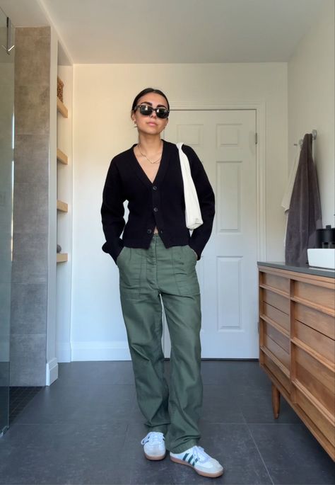 Green Sambas Outfit Women, Green Barrel Pants Outfit, Green Pants Work Outfit, Sambas Women Outfit, Green Samba Outfit, Green Cargo Pants Outfit, Samba Outfit, Professional Work Outfit, Cargo Pants Outfit