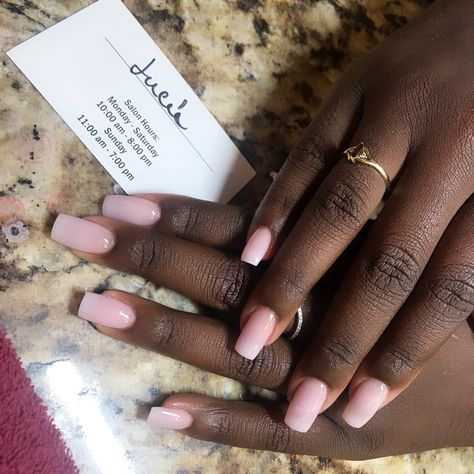 Dip Powder Nails Black Women, Pink Nails For Dark Skin, Pink Nails Dark Skin, Nails Court, Dip Manicure Ideas, Dark Skin Nail Polish, Nexgen Nails, Manicure Designs, Gel Toe Nails