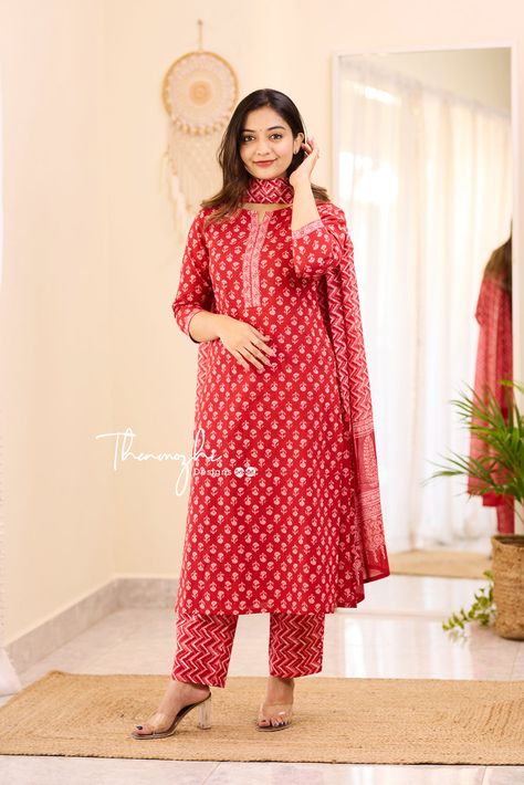 Suits Stitching Ideas, Simple Suit Designs, Plazo Dress, Simple Suit, Kurtis Design, Stylish Kurtis, Pure Cotton Suits, Simple Kurti, Indian Kurti Designs