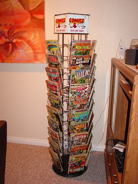 Comic Book Home Decor, Game Board Display Ideas, Comic Book Display Shelves, Comic Book Library, Comic Book Bookshelf, Comic Book Setup, Comic Book Store Ideas, Comic Book Shelf Ideas, Display Comic Books On Wall