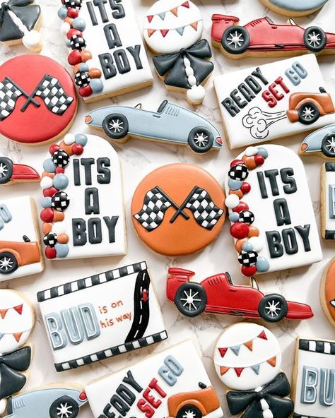 Truck Baby Shower Theme, Chiara Baby, Baby Mechanic, Racing Baby, Baby Shower Theme Decorations, Baby Shower Deco, Coed Baby Shower, Race Car Birthday