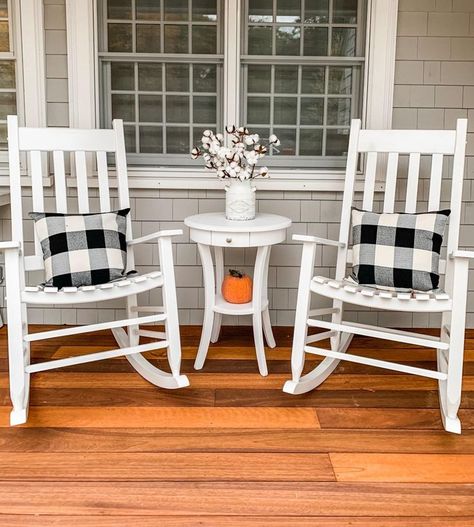 Take a tour of this Farmhouse front porch that is sure to make your guests feel welcomed the second they come to the door. It is the perfect mix of bright colors and neutrals. #farmhouseporch #porchdecor #farmhousedecor #farmhouseporchdecor Pottery Barn Front Porch, Farmhouse Fall Front Porch, Porch Vibes, Front Porch Chairs, Front Porch Seating, Farmhouse Front Porch Ideas, Front Porch Furniture, Farmhouse Porch Decor, Small Porch