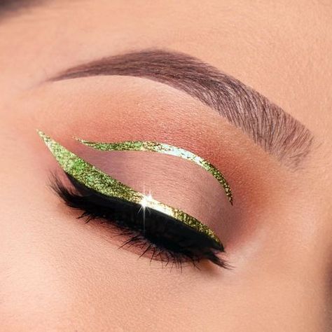 LASplash Cosmetics Canada (@lasplashcanada) • Instagram photos and videos Felt Tip Eyeliner, Princess Makeup, Liquid Metal, Fairy Makeup, Felt Tip, Stunning Eyes, Cut Crease, Robin Hood, Beauty Items