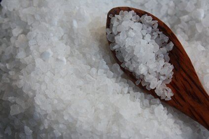 How to Make an Epsom Salts Compress | Livestrong.com Epsom Salt Cleanse, Epsom Salt Foot Soak, Epsom Salt Scrub, Epsom Salt Benefits, Epsom Salt Bath, Migraine Headaches, Water Retention, Muscle Aches, Epsom Salt