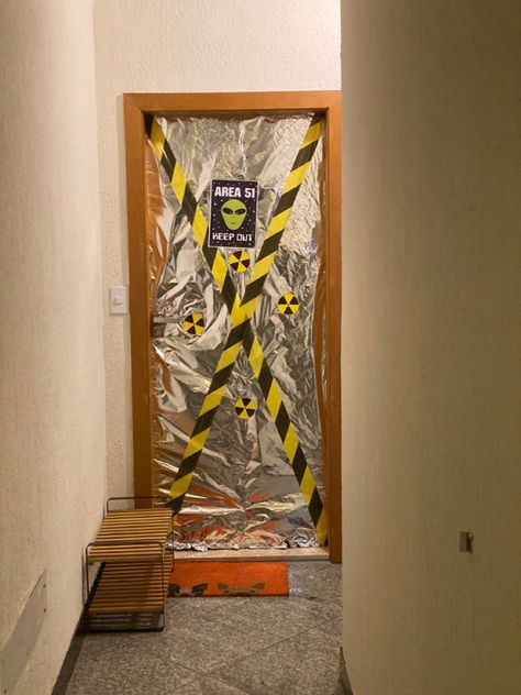 Alien Door Decoration, Graveyard Themed Halloween Party, Halloween Alien Decorations, Area 51 Halloween Decor, Cowboy Vs Aliens Party, Apocalypse Decor, Alien Party Ideas, Area 51 Party, Alien Experiment