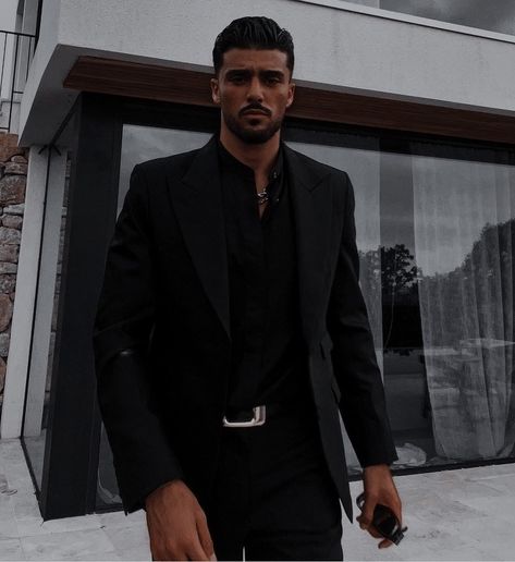 Nico Russo, The Sweetest Oblivion, Guerriero Samurai, Handsome Italian Men, مرسيدس بنز, Dress Suits For Men, Mens Casual Dress Outfits, Italian Men, Photography Poses For Men