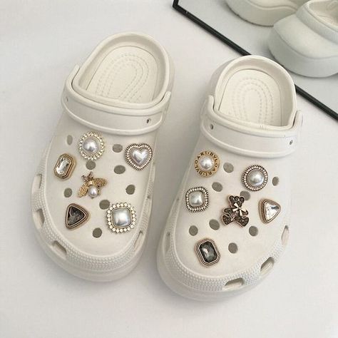 This very small and light takes time to heat and heats up more on one side than the other. Bone Crocs Jibbitz Ideas, Crocs Jibbitz Aesthetic, Croc Outfits Women, Croc Decor, Aesthetic Crocs, Croc Outfits, Croc Pins, Cool Crocs, Shoe Storage Design