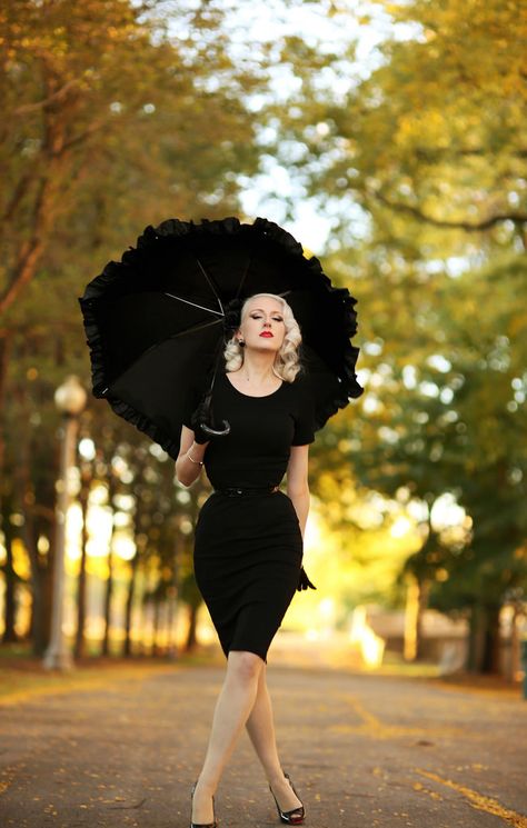 Birthday Photo Shoot For Women, Night Black Dress, Black Dress Halloween, Vintage Pencil Dress, Halloween Week, Pale White, Halloween Series, Blonde Woman, All Black Looks