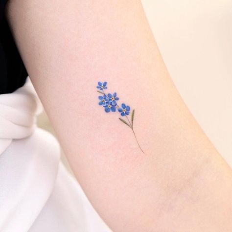 Forget me not Tattoo. Delicate Tatoos, Blue Flower Tattoos, Forget Me Not Tattoo, Tiny Flower Tattoos, Petite Tattoos, Mother Tattoos, Geniale Tattoos, Foot Tattoo, Elegant Tattoos