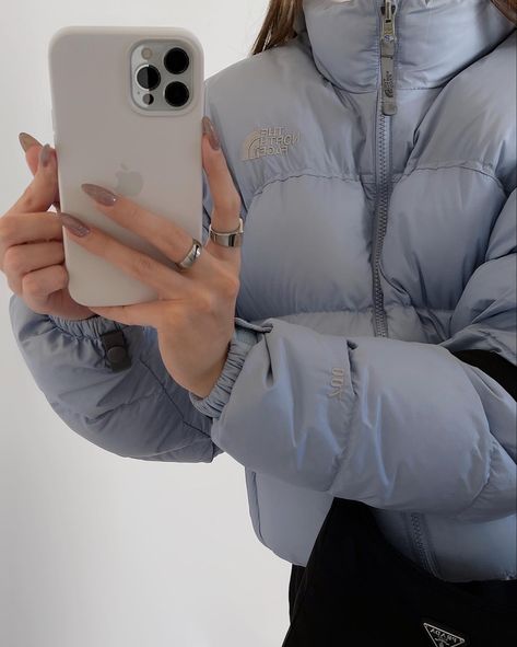 The North Face puffer coat 700 baby blue , vintage, streetslyle, trend, girls, nuptse Light Blue Puffer Jacket Outfit, Blue Puffer Jacket Outfit, North Face Puffer Outfit, Ski Jacket Outfit, Blue North Face Puffer, Puffer Outfits, Light Blue Puffer Jacket, Clothes Magazine, The North Face Baby