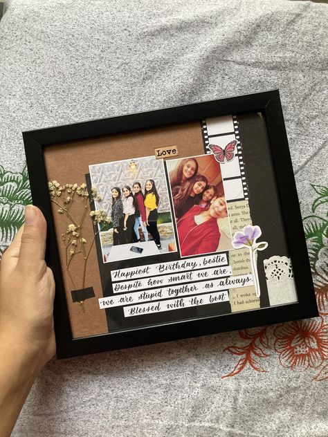 Handmade Photo Frames For Best Friend, Photo Collage Handmade, Diy Farewell Gifts For Best Friend, Handmade Gifts For Bestfrnd, Diy Cards With Photos, Diy Photo Frame Ideas Handmade Gifts, Friendship Day Handmade Gifts, Vintage Frame Ideas, How To Make Photo Frame At Home