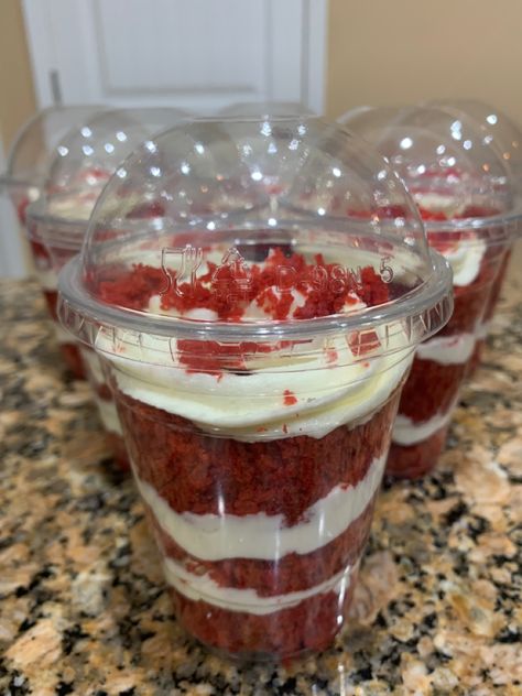 Cake In Plastic Cup, Red Velvet Cake Parfait Cups, Parfait Cake Cups, Red Velvet Cake In A Jar, Red Velvet Dessert Cups, Red Velvet Cake Cups, Cake Parfait Cups, Snoopy Snacks, Cake In A Cup Ideas