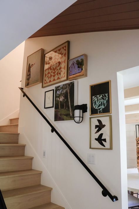 Stairwell Gallery Wall, Stairs Gallery Wall, Gallery Wall Stairs, Aesthetic Work Desk, Stairway Gallery Wall, Vibey Apartment, Trends Aesthetic, Shiplap Kitchen, Stair Art