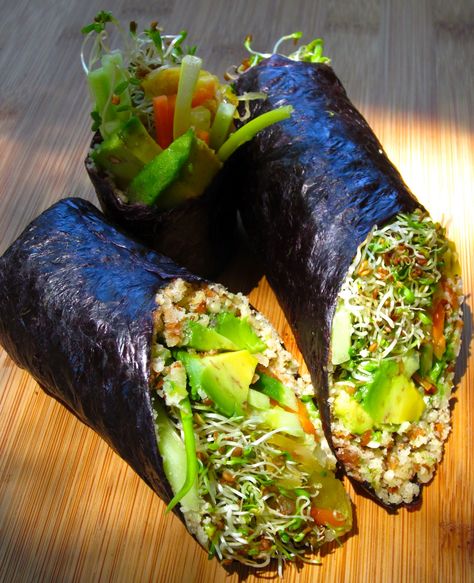 Nori Rolls, California Rolls, Raw Diet, Raw Food Diet, Raw Vegan Recipes, Raw Food, Sushi Rolls, Eating Raw, Vegan Foods