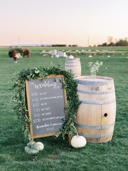 Horse Lovers Will Fall Head Over Hooves for This Upscale Rustic Ranch Wedding Fall Wedding Signs, Rustic Ranch Wedding, Fall Wedding Trends, Hay Field, Backyard Wedding Ceremony, Small Backyard Wedding, Horse Wedding, Field Wedding, Rustic Fall Wedding