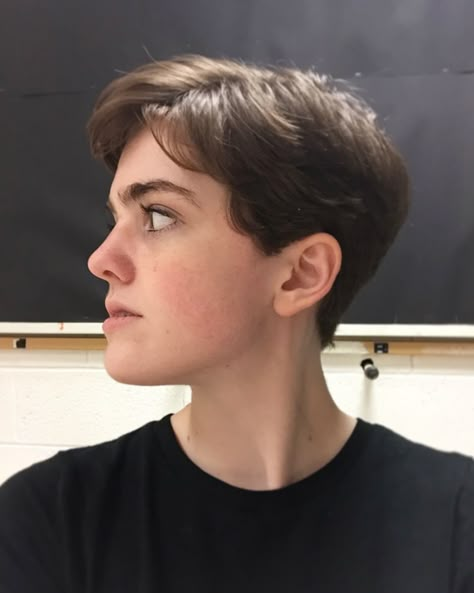 Unisex Pixie Haircut, Really Short Hair Straight, Boyscut Haircut For Women, Short Butch Haircut, Genderless Haircut, Short Unisex Haircuts, Androgynous Pixie Cut, Queer Short Hair, Short Masculine Haircut