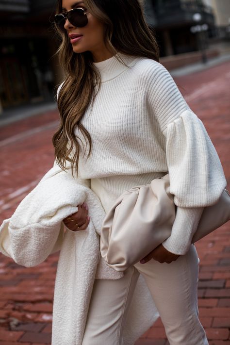 Chunky White Sweater, Black Booties Outfit, Maria Vizuete, White Leather Pants, Fall Fashion Colors, Mia Mia Mine, Express Outfits, Sweater Jeans, Mia Mia