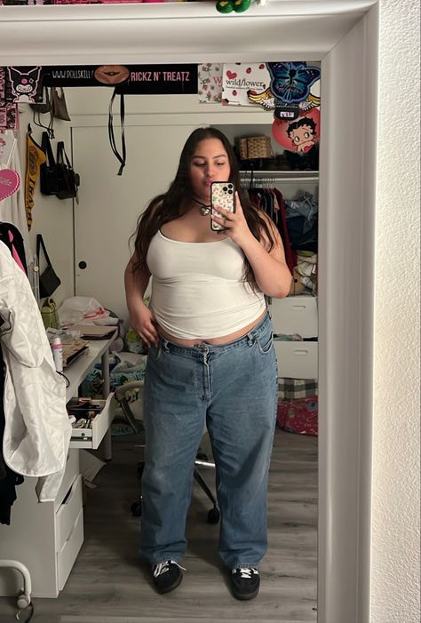 Plus Size Samba Outfit, White Baggy Jeans Outfit, Plus Size Baggy Outfits, Plus Size Baggy Jeans Outfit, Baggy Jeans Outfit Plus Size, Baggy Jeans Plus Size, Plus Size Baggy Jeans, Plus Size Two Piece Outfit, Plus Size Y2k