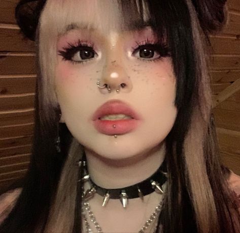 Sweet 16 List, Pink Alt Makeup, Egirl Makeup Soft, Cute Emo Makeup, Hazel Contact Lenses, Makeup Freckles, Hazel Contacts, Egirl Makeup, Aesthetic Poses