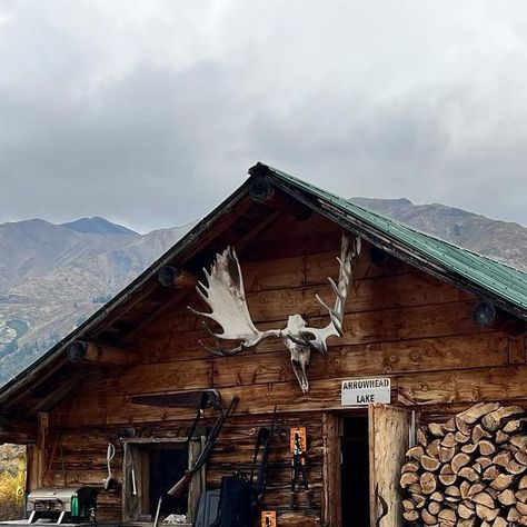 Rogue River Outfitters on Instagram: "Your first @ has to spend a week here with you! Could you do it? #yukon #cabin #cabinlife #hunt #hunter #hunting #rogueriveroutfitters #jimshockeyshuntingadventures #wayoflife #getoutside #thegreatoutdoors #adventure #explore #follow #followus" Small Hunting Cabin, Backcountry Hunting, Hunter Cabin, Hunter Aesthetic, Hunters Cabin, Hunting Property, Cabin Aesthetic, Nice Homes, Hunting Cabin