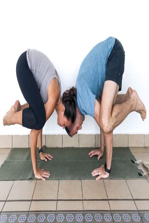 33 Awesome Couples Yoga Challenge Poses Couples Yoga Challenge, Two Person Yoga Poses, Two Person Yoga, Two People Yoga Poses, Couples Yoga Poses, Hard Yoga Poses, Acro Yoga Poses, Yoga Challenge Poses, Hard Yoga