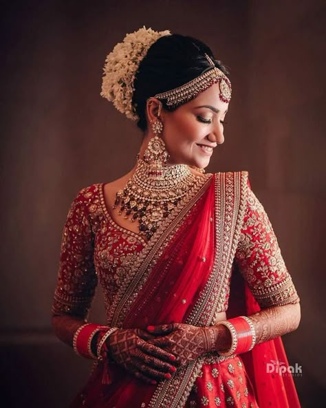 Bride Traditional Poses, Indian Bridal Shoot Ideas Indoor, Indian Bride Photography Poses, Bride Photos Poses, Bridal Photography Poses, Bride Photography Poses, Lehenga Red, Bride Photoshoot, Wedding Photoshoot Poses