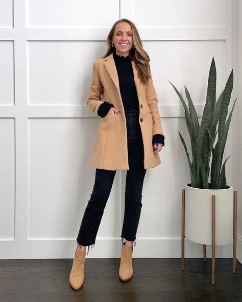 Block Heel Boots Outfit, Heeled Ankle Boots Outfit, Ankle Boots Skirt, Dark Green Blazer, Heels Boots Outfit, Boots Outfit Ankle, Tan Ankle Boots, Kick Flare Jeans, Tan Boots