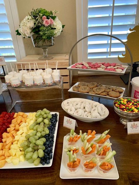 Birthday Party Refreshments, Simple Food Ideas For Birthday Party, Birthday Party Food Display Ideas, 1 Birthday Food Ideas, Kitchen Counter Birthday Party Decor, 1st Birthday Party Snack Table, Family Birthday Lunch Ideas, 1st Birthday Finger Food Ideas, Kids Food Table Party