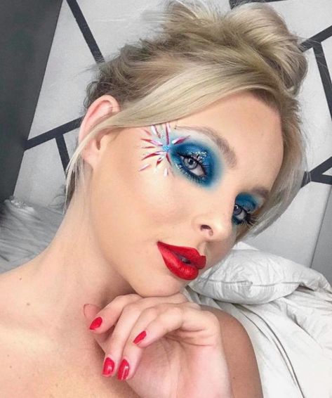 4th Of July Makeup Looks, Holiday Eye Makeup, July Makeup, Stunning Makeup Looks, 4th Of July Makeup, Day Eye Makeup, Rhinestone Makeup, Holiday Makeup Looks, Rave Makeup