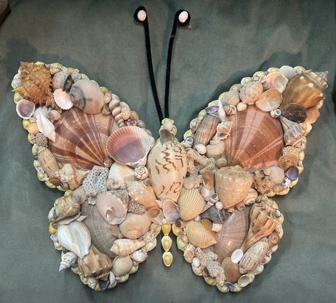 Sea Shell Butterfly, New Art Ideas, Seashell Butterfly, Seashell Art Diy, Diy Beach Decor, Seashell Projects, Art Coquillage, Acrylic Ideas, Spoon Crafts