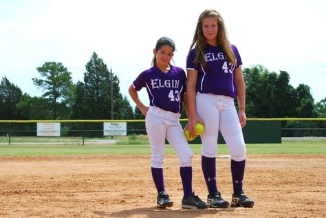 Sister Softball Sister Softball Pictures, Sibling Softball Pictures, Softball Portraits, Softball Party Ideas, Softball Picture Ideas, Softball Team Pictures, Softball Pictures Poses, Softball Picture, Softball Photography