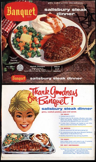 Salisbury Steak TV Dinner- oh gosh I used to eat these one and loved them. Yikes, what does that say about moms cooking! Nostalgia 1960s, 1960s Ads, 50s Housewife, Dinner Box, Moms Cooking, Retro Food, Tv Dinner, Salisbury Steak, Food Advertising