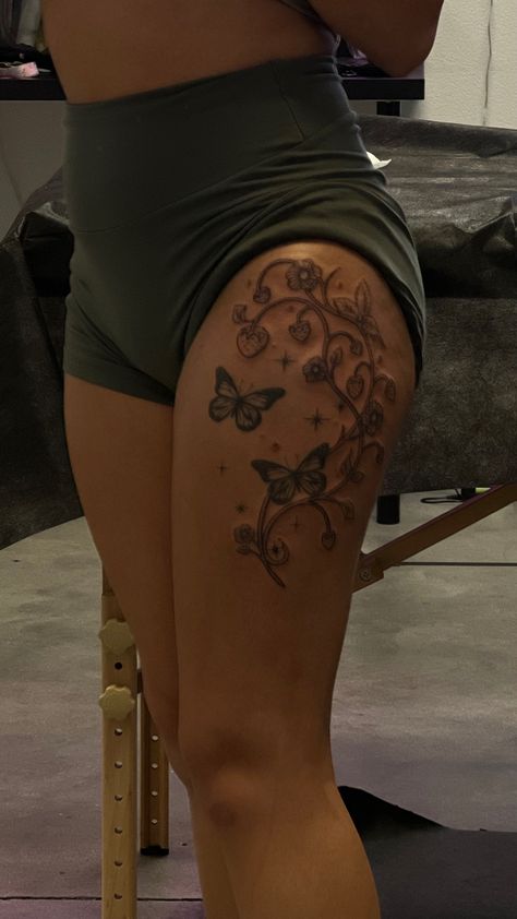 Vine Tattoos On Leg, Vines Tattoo Leg, Vine Leg Tattoo, Strawberry Vine Tattoo, Strawberry Vines, Vines Tattoo, Strawberry Vine, Rose Tat, Vine Tattoo