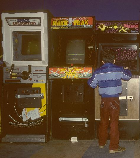 70s Arcade, Retro Room Aesthetic, Arcade Aesthetic, Arcade Cabinet, My Fantasy World, 80s Vibes, 80s Aesthetic, Retro Arcade, Arcade Machine