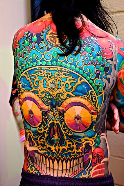 'Big Teeth' by Ed London Photography - technicolor back piece tattoo OMG!  Hardly loooks real!!! Full Back Tattoo, Colorful Tattoos, Back Piece Tattoo, Full Back Tattoos, Pieces Tattoo, Tatuaje A Color, New School Tattoo, Great Tattoos, A Skull