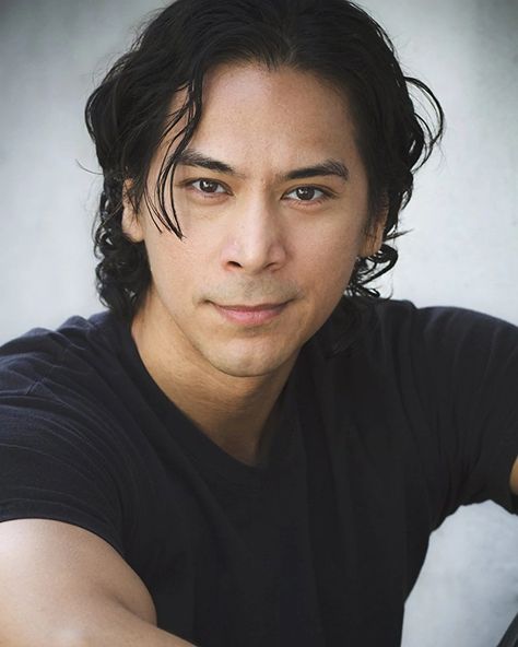 Kalani Queypo | Jamestown Wiki | Fandom The New World 2005, Patricia Briggs, Native American Actors, Hot Tamale, Native American Wisdom, Native American Warrior, Native American Men, Into The West, American Men