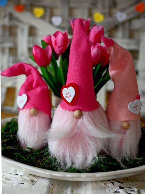 Saint Valentin Diy, Window Bedroom, Valentines Bricolage, Bowl Ideas, Easy Valentine Crafts, Diy Valentines Decorations, Door Porch, Gnomes Diy, Diy Valentine