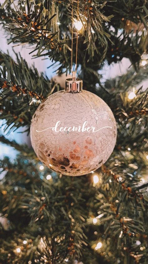 December wallpaper December Vibes, Monthly Wallpapers, December Wallpaper, Hello December, Christmas Wallpaper, Flower Wallpaper, Pretty Quotes, Christmas Bulbs, Phone Wallpaper