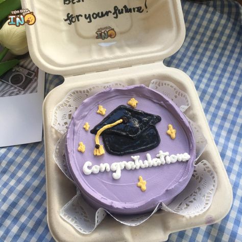 Bento Cake Graduation, Graduation Bento Cake, Happy Graduation Cake, Degree Cake, 38 Birthday, Cake Meme, Graduation Cake Designs, Grad Cake, 38th Birthday