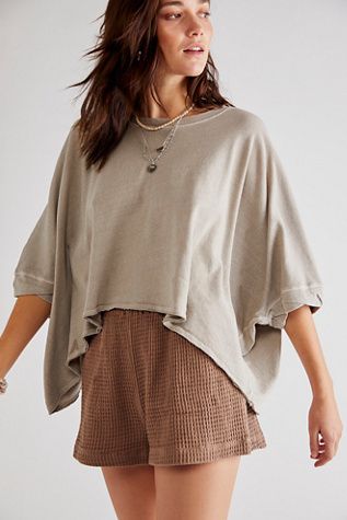 We The Free CC Tee | Free People Brown Shorts, Summer Fits, College Outfits, Spring Summer Outfits, Fit Check, Modest Outfits, Look Cool, Cute Fits, Cute Casual Outfits