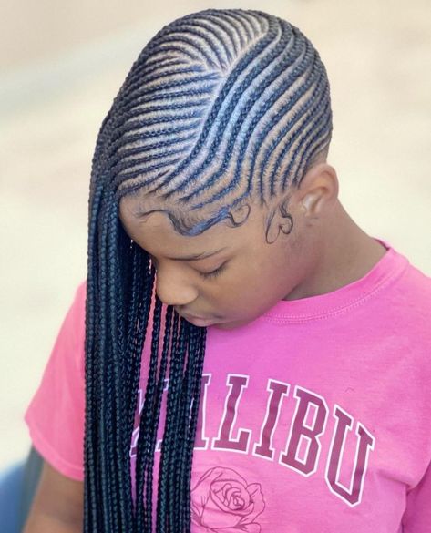 Feed-In Lemonade Braids to the Side Lemonade Braids To The Side, Small Feed In Braids Cornrows, Cornrows Straight Back, Feed In Braids Cornrows, Braids To The Side, Small Feed In Braids, Back Braids, Straight Back Braids, Ghana Braids Hairstyles