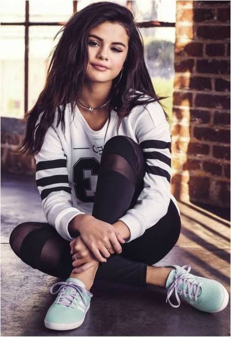 Selena Gomez Wallpaper, Selena Gomez Album, Selena Gomez Photoshoot, Moonlight Photography, Selena Gomez Outfits, Selena Gomez Cute, Selena Gomez Pictures, Selena Gomez Style, Selena G