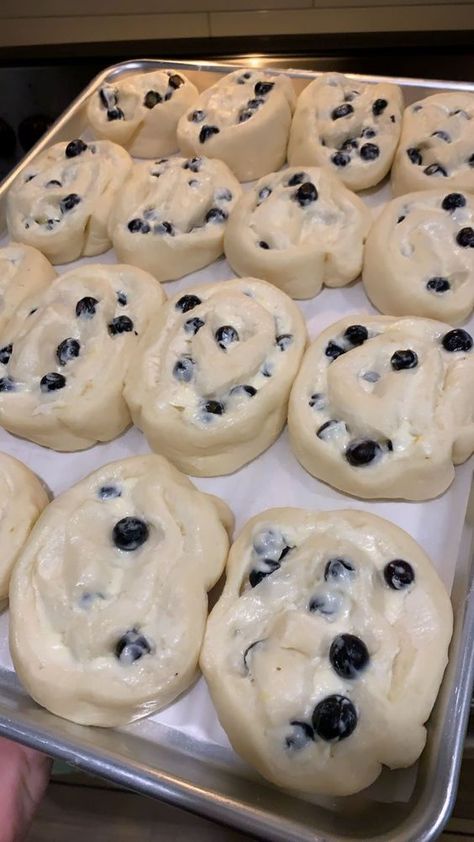 How to Make Blueberry Cheesecake Rolls - Mrs.GinaCooks 5 Ingredient Blueberry Cheesecake Rolls, Blueberry Cheesecake Crescent Rolls, Cheesecake Buns, Blueberry Cheesecake Rolls, Cheesecake Rolls, Fresh Blueberry Recipes, Blueberry Desserts Recipes, Cinnamon Roll Recipe Homemade, Cream Cheese Desserts