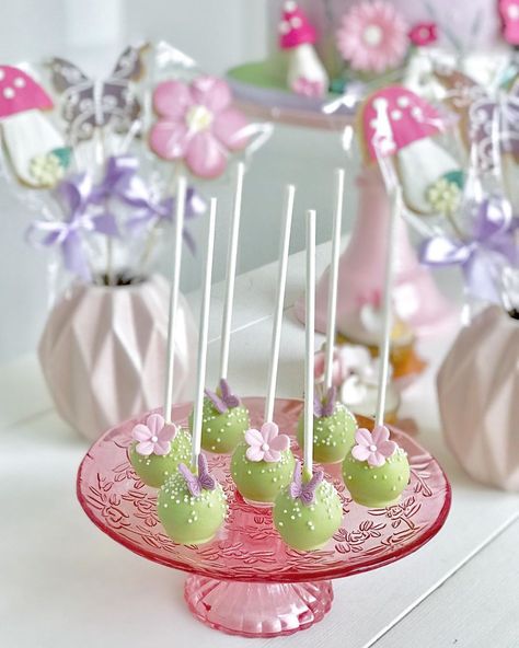 Fairy Cake Pops, Fairy Snacks, Forest Theme Cakes, Enchanted Forest Cake, Garden Theme Cake, Fairy Theme Birthday Party, Tinkerbell Party Theme, Fairy Garden Cake, Fairy Birthday Cake