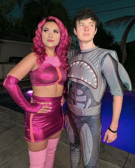 Partner Costume Ideas, Cartoon Couple Halloween Costumes, Halloween Couple Costumes Aesthetic, Cute Couple Halloween Costumes 2022, 2022 Couples Halloween Costumes, Couples Halloween Costume Ideas Hot, 2 Friends Halloween Costumes, Couples Halloween Costume Aesthetic, Partner Costumes Friends