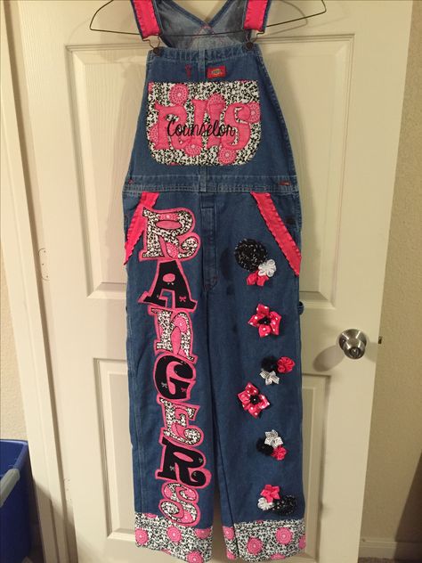 Senior Overalls Black And Gold, Pink Senior Overalls, Cheer Overalls, Decorated Overalls, Hoco Overalls, Homecoming Overalls, 2enior Ye4r, Overalls Homecoming, Spirit Overalls