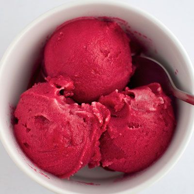 Watch Out for These Summer Indulgences That Can Easily Add Up Raspberry Sherbet, Low Carb Ice Cream, Sorbet Recipes, Raspberry Sorbet, Cream Recipes, Frozen Treats, 2 Ingredients, Ice Cream Recipes, Frozen Yogurt