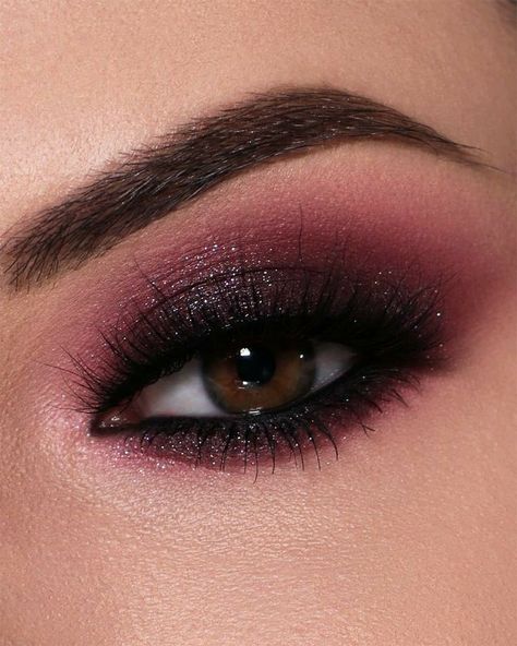 Burgundy Smokey Eye, Maquillaje Smokey Eyes, Maroon Makeup, Dark Smokey Eye Makeup, Shadow Pallete, Burgundy Eye Makeup, Burgundy Makeup, Smokey Makeup, Maquillage On Fleek