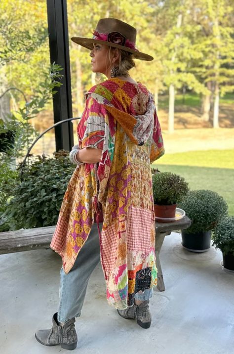 Introducing the Kantha Sunrise Kimono - the perfect combination of comfort, style, and uniqueness. This hooded kimono is designed with a longer length and is made from a Kantha quilt, providing effortless versatility to pair with any ensemble. Elevate your wardrobe with this one-of-a-kind piece! **Colors and patterns will vary! Details Made in United States Care Instructions: Machine wash Fabric: 100% Pre-Shrunk Cotton Disclosure: The vintage styles have lived a full life before becoming the des Granny Chic Fashion Advanced Style, Kimono Jacket Pattern Free, Advanced Style Boho, Hooded Kimono, Kantha Cloth, Diy Denim Jacket, Unusual Clothes, Patchwork Clothes, Denim Art