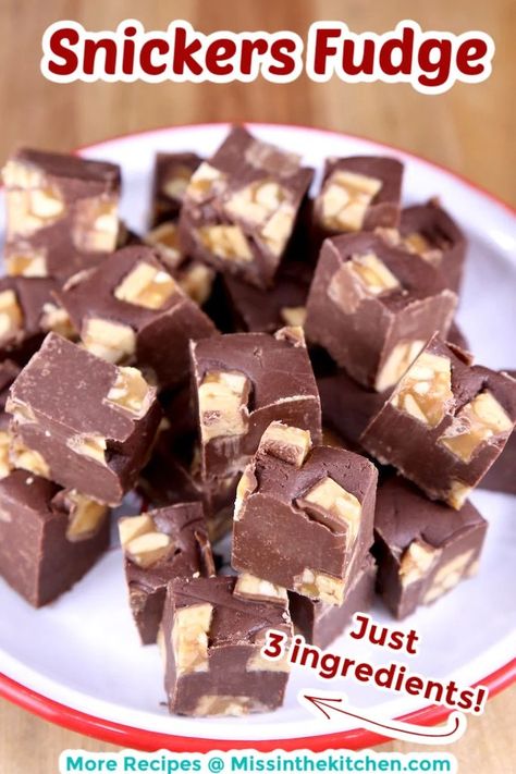 Creamsicle Fudge, Classic Fudge Recipe, Snickers Fudge, 3 Ingredient Recipe, Holiday Candy Recipes, Fudge Ingredients, Peanut Butter Oreo, Fudge Recipes Easy, 3 Ingredient Recipes